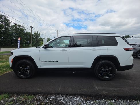 Used 2023 Jeep Grand Cherokee L Laredo AWD/4WD image 12