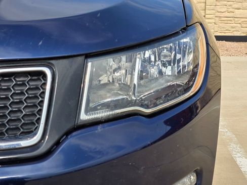 Used 2018 Jeep Compass Latitude w/ Cold Weather Group AWD/4WD image 5