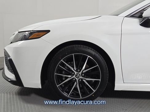 Used 2024 Toyota Camry SE image 11