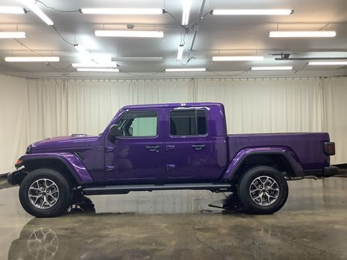 New 2026 Jeep Gladiator Sport AWD/4WD image 9