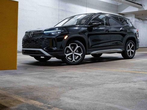 New 2026 Volkswagen Tiguan SE AWD/4WD image 1