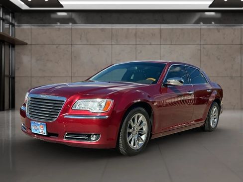 Used 2014 Chrysler 300 C RWD image 16