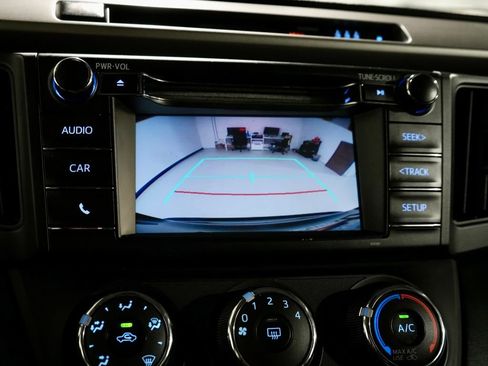 Used 2017 Toyota RAV4 LE image 4