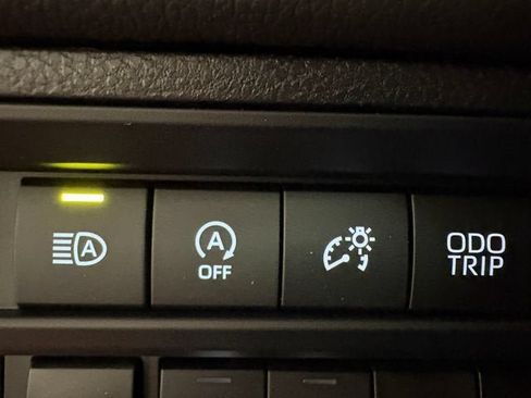Used 2026 Toyota Tundra Limited AWD/4WD image 17