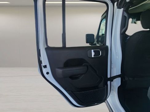 Used 2024 Jeep Gladiator Sport image 18