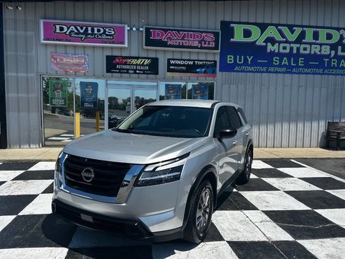 Used 2023 Nissan Pathfinder S FWD image 2