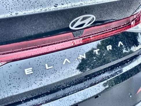 Used 2024 Hyundai Elantra Limited FWD image 10