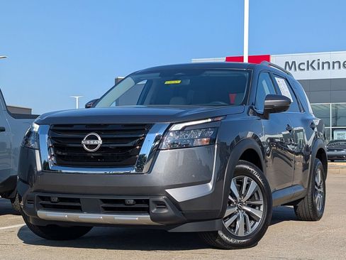 Used 2025 Nissan Pathfinder SL AWD/4WD image 2