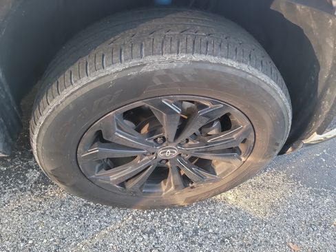 Used 2022 Toyota RAV4 SE AWD/4WD image 9