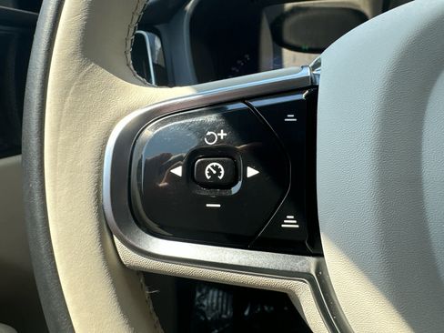 Used 2023 Volvo XC60 B5 Plus w/ Climate Package AWD/4WD image 16