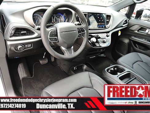 New 2027 Chrysler Pacifica Select FWD image 10