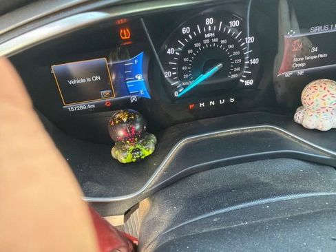 Used 2017 Ford Fusion SE w/ Fusion SE Technology Package FWD image 12
