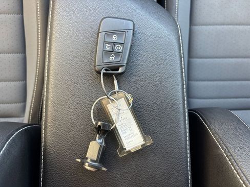 Used 2025 Volkswagen Jetta SE image 22