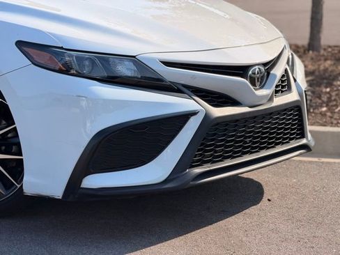 Used 2021 Toyota Camry SE FWD image 3