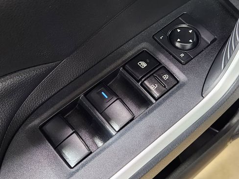 Used 2022 Toyota RAV4 LE AWD/4WD image 43