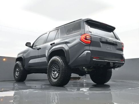 Used 2025 Toyota 4Runner SR5 AWD/4WD image 23