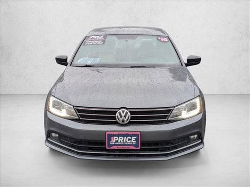 Used 2016 Volkswagen Jetta Sport w/ Lighting Package image 2