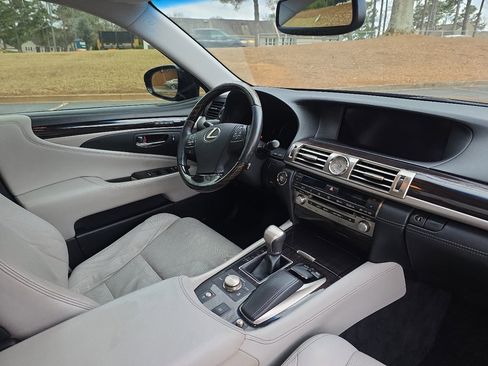Used 2013 Lexus LS 460 image 22