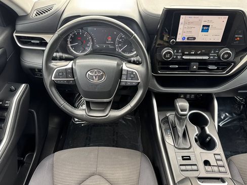 Used 2023 Toyota Highlander LE AWD/4WD image 15