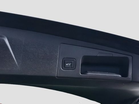 Used 2018 Cadillac XT5 FWD image 30