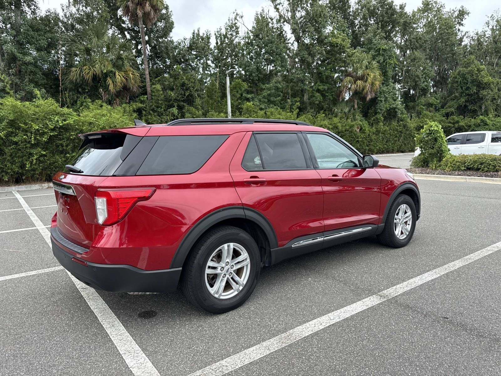Used 2023 Ford Explorer XLT RWD image 3