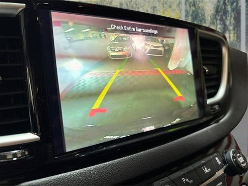 Used 2024 Chrysler Pacifica Touring-L FWD image 23
