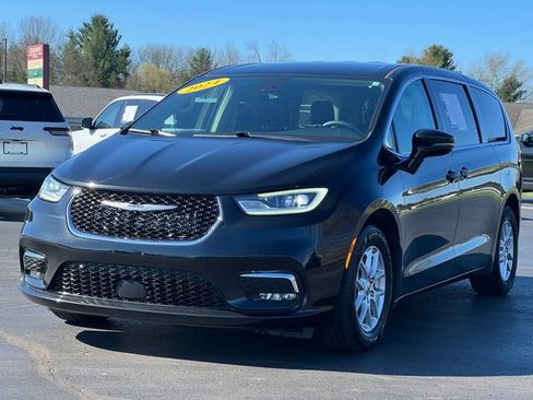 Used 2024 Chrysler Pacifica Touring-L FWD image 49