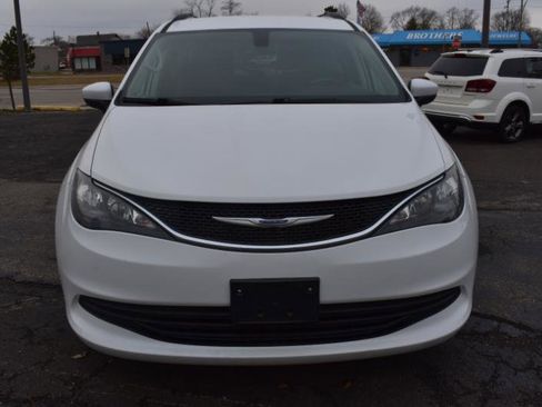 Used 2020 Chrysler Voyager Lxi image 3