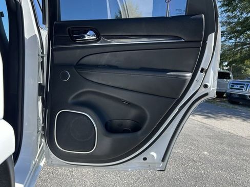 Used 2019 Jeep Grand Cherokee Overland image 12