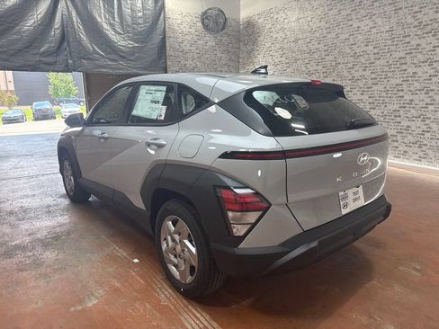 New 2027 Hyundai Kona SE FWD image 5