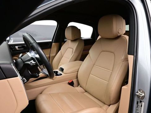 Certified 2023 Porsche Cayenne Coupe AWD/4WD image 5