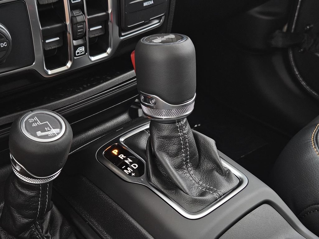 New 2025 Jeep Wrangler Unlimited Sahara AWD/4WD image 14