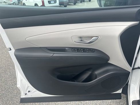 New 2025 Hyundai Tucson SE image 13