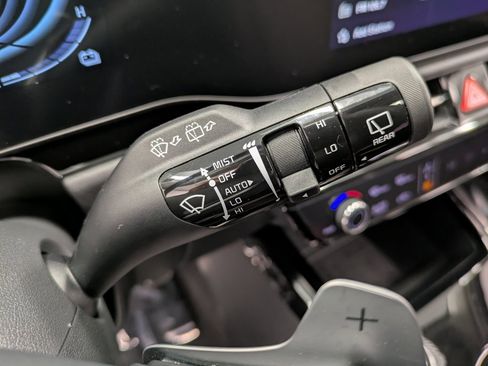 Certified 2024 Kia Niro SX Touring image 18