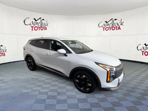 Used 2026 Kia Sportage LX FWD image 2