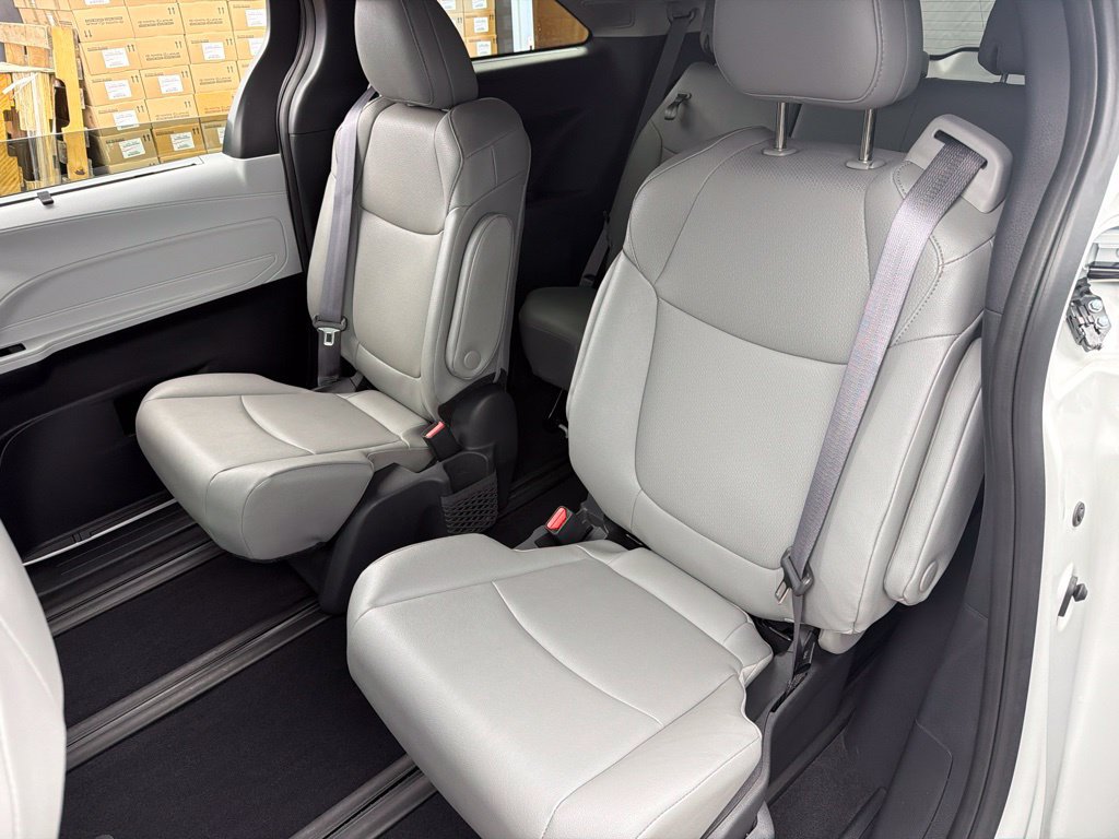 Used 2025 Toyota Sienna XLE w/ XLE Plus Package AWD/4WD image 22