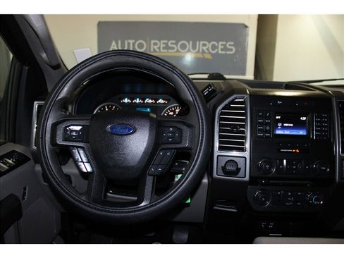 Used 2015 Ford F150 XLT image 24