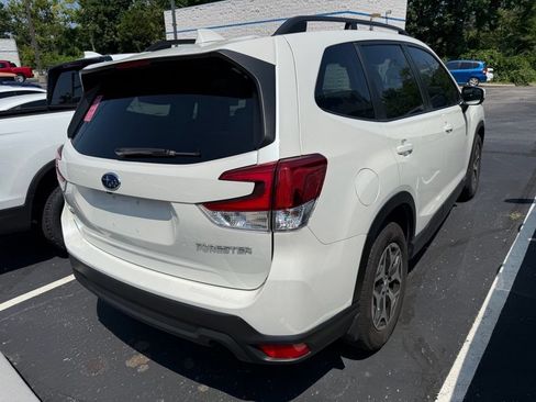 Used 2020 Subaru Forester Premium AWD/4WD image 6