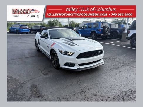 Used 2017 Ford Mustang GT Premium RWD image 1