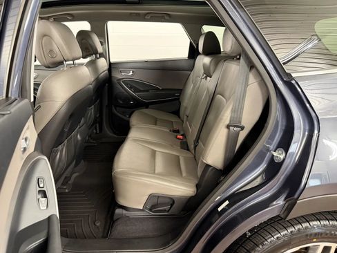 Used 2017 Hyundai Santa Fe AWD image 29