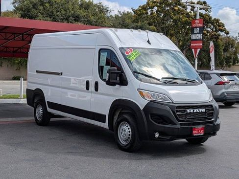 Used 2025 RAM ProMaster 2500 w/ Convenience Group FWD image 3