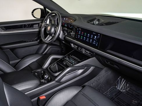 Certified 2025 Porsche Cayenne E-Hybrid Coupe AWD/4WD image 14
