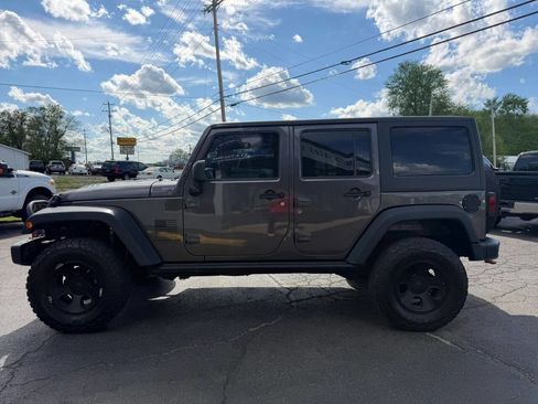 Used 2016 Jeep Wrangler Unlimited Rubicon image 2