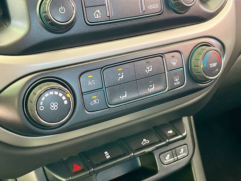 Used 2022 Chevrolet Colorado LT w/ LT Convenience Package AWD/4WD image 16