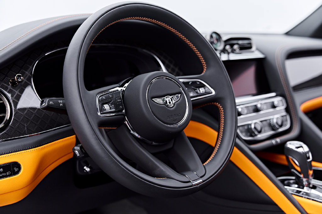 Used 2025 Bentley Bentayga AWD/4WD image 48