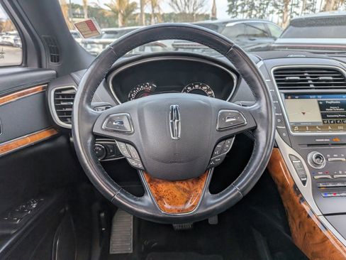 Used 2017 Lincoln MKX Reserve w/ Driver Assistance Package image 18