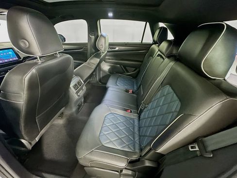 Used 2024 Volkswagen Atlas Cross Sport SEL Premium R-Line AWD/4WD image 33