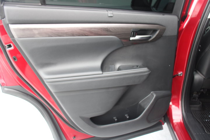 Used 2022 Toyota Highlander Platinum AWD/4WD image 12