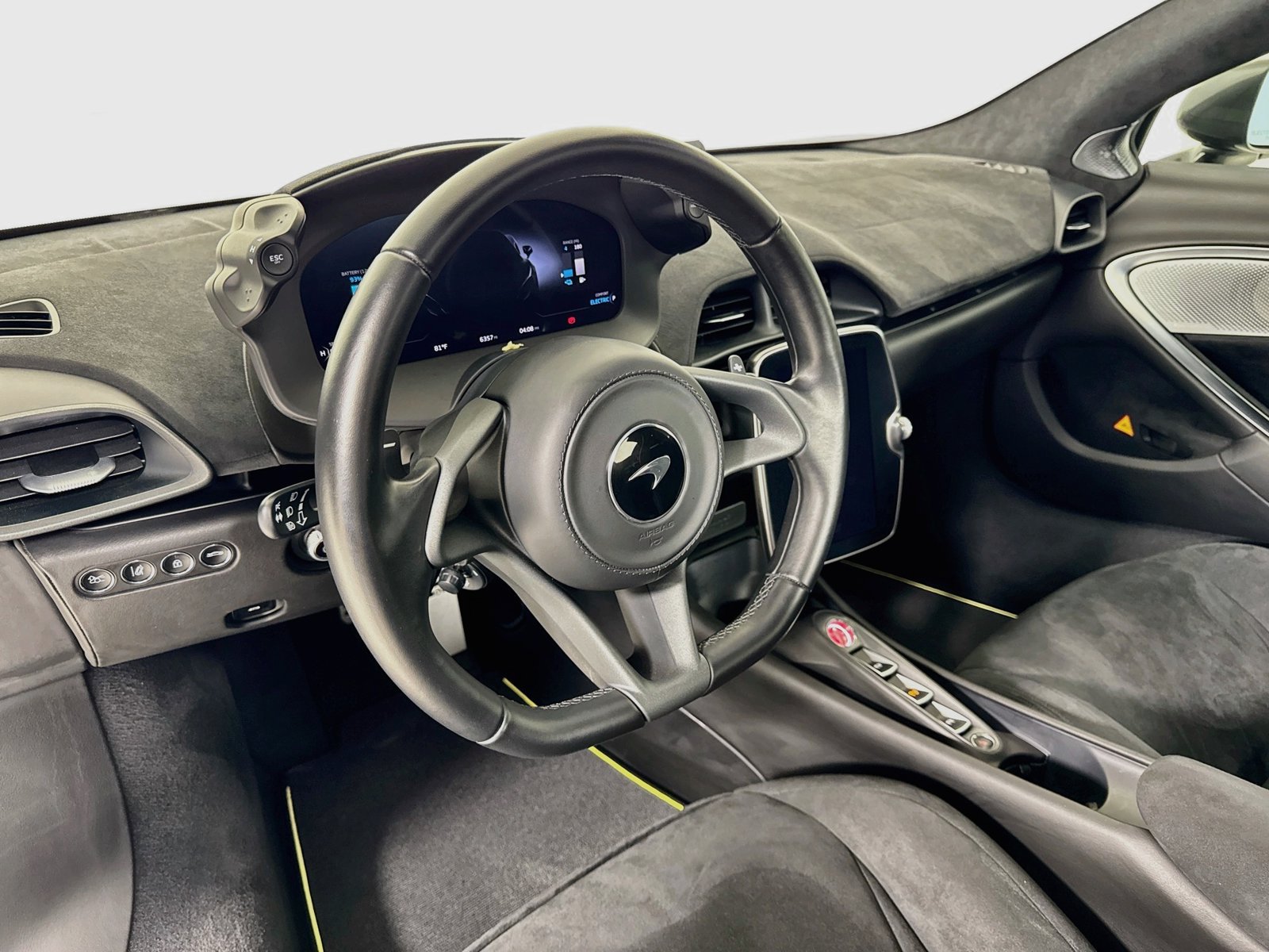 Used 2023 McLaren Artura RWD image 11
