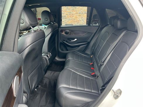 Used 2019 Mercedes-Benz GLC 300 4MATIC image 10